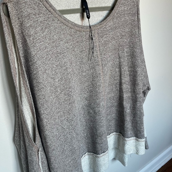 Elan Taupe high low neutral fall cutout top S - Picture 7 of 7